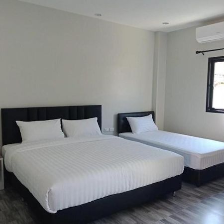 Oyo 259 Baan Napatr Hotel Bang Tao Beach  Exterior photo